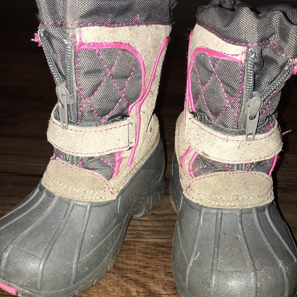 Toddler snow boots size 7